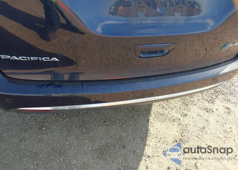 2018 Chrysler Pacifica Hybrid Touring Plus z USA, uszkodzony, nr VIN 2C4RC1H72JR332972